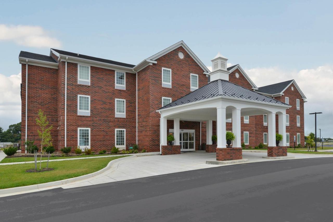 Appomattox Inn And Suites Exterior photo