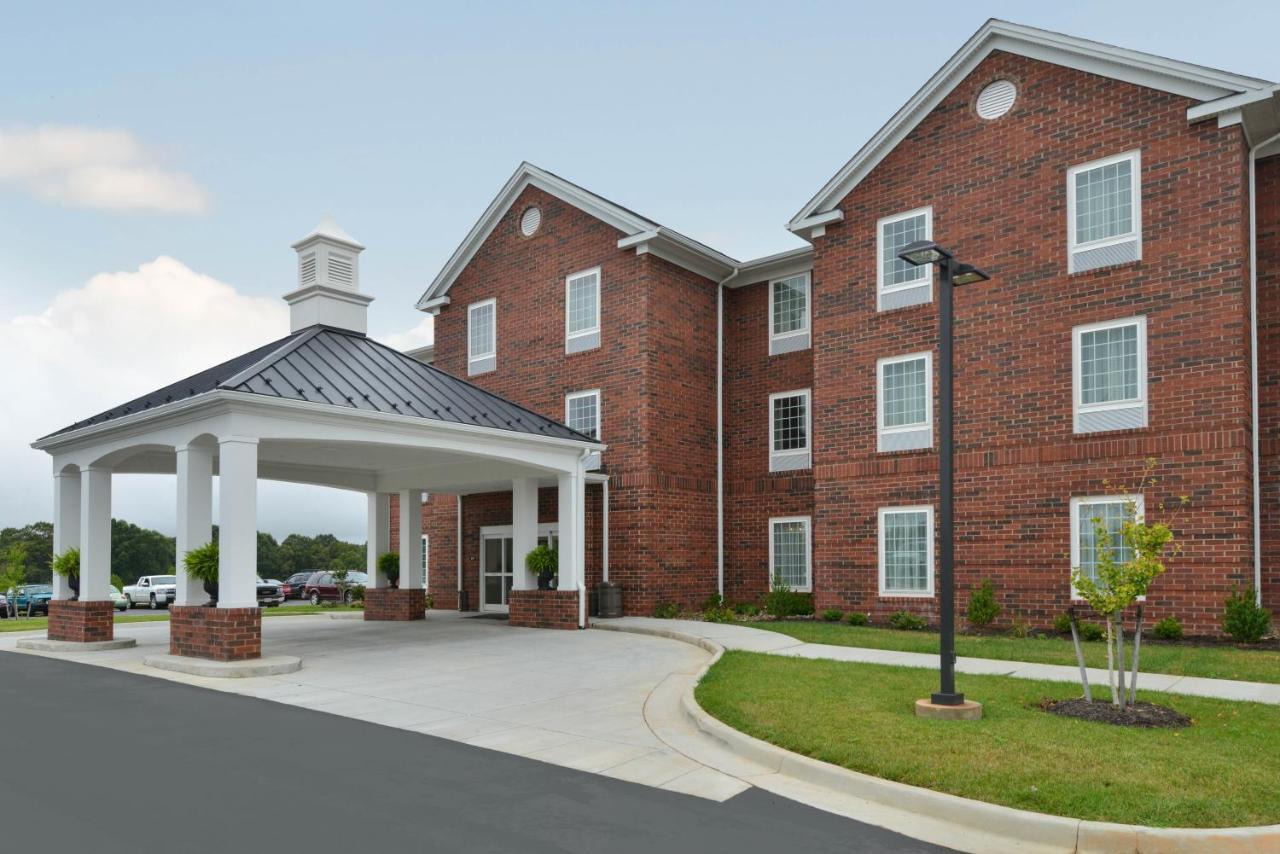 Appomattox Inn And Suites Exterior photo