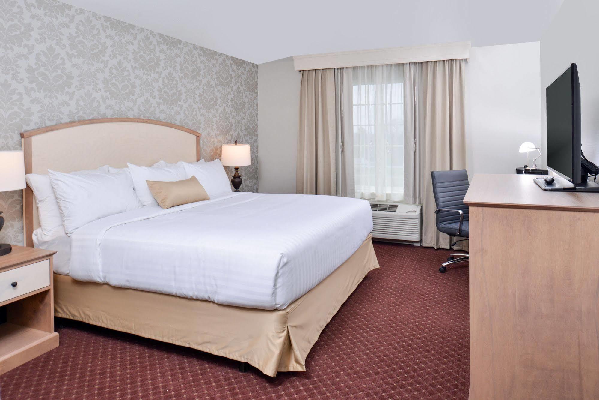 Appomattox Inn And Suites Exterior photo